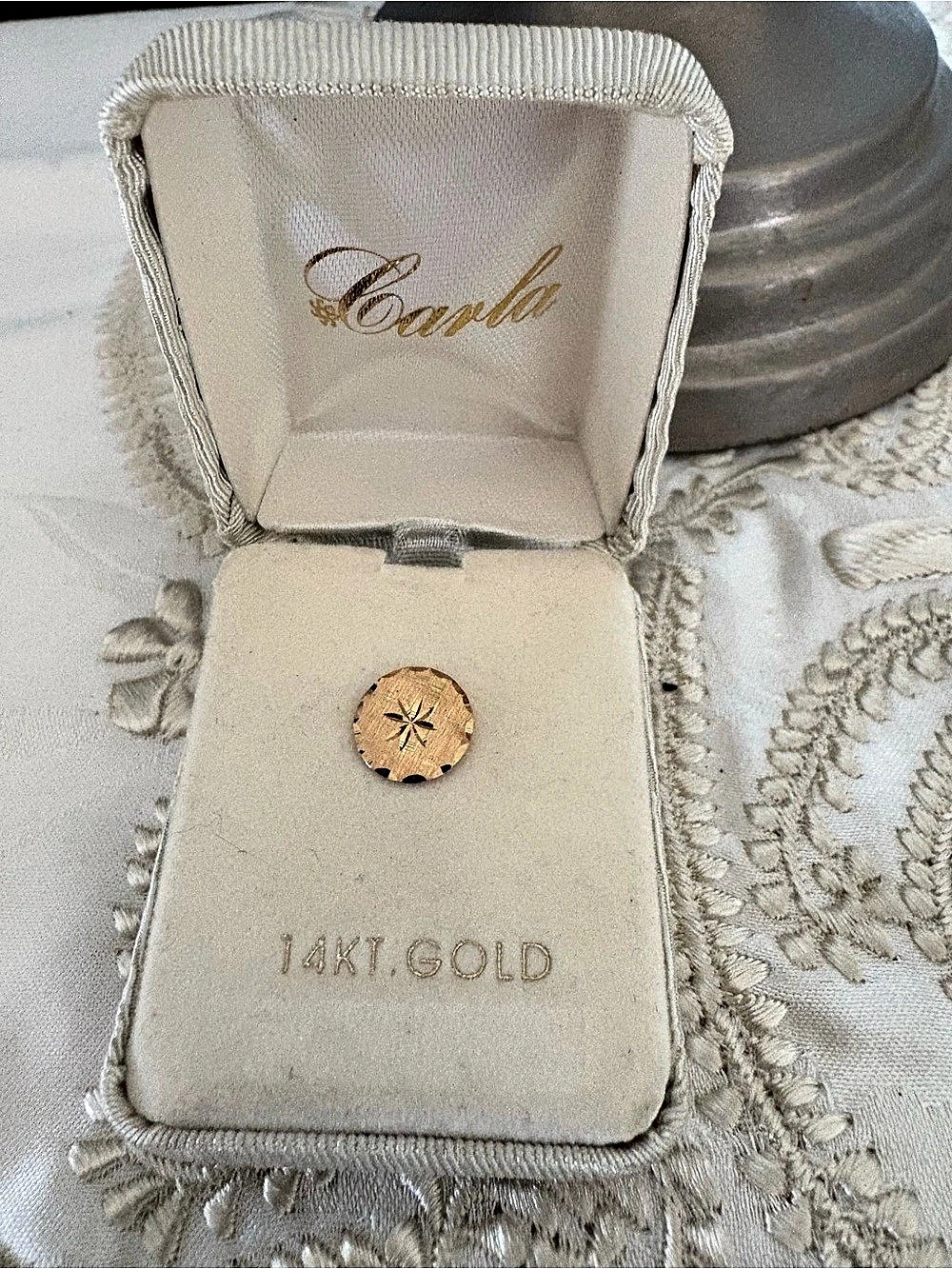 Carla 14K Gold Pendant Earrings in Gold Like New